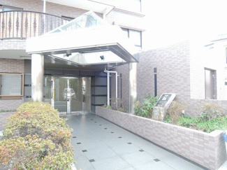 【エントランス】 | 京急本線「大森町」駅徒歩7分、「梅屋敷」駅徒歩8分と好立地。
通勤時間の短縮でご家族と過ごす時間を増やす事が出来ます。