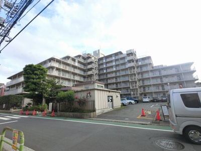 【外観】 | コープ野村東六郷 | 京急本線「雑色」駅徒歩6分と好立地。
駅近ならではの便利な住環境も魅力的です。