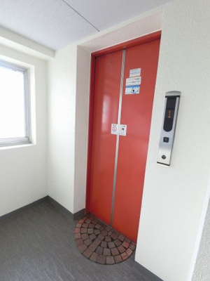 【その他共用部分】 | ライオンズマンション和田町 | お買い物時やベビーカーの出し入れに便利なエレベーター付