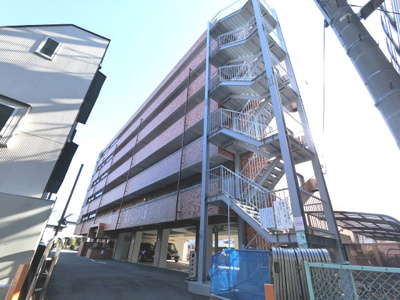 【外観】 | ライオンズマンション和田町 | 相鉄線「和田町」駅徒歩5分・「星川」駅徒歩10分と好立地。
忙しい朝が助かる立地、暮らしにゆとりが生まれます。