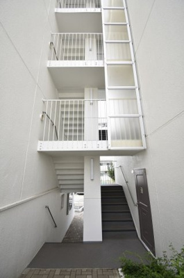 【その他共用部分】 | 横浜ハイタウン2号棟 | 共用部分階段