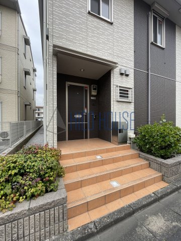 コージーハウスAのエントランス