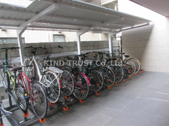アザレア梅田のその他共用部分|屋根付き駐輪場です