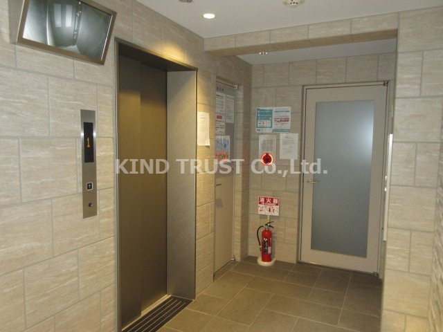 アザレア梅田のロビー|ゆとりのあるロビーです