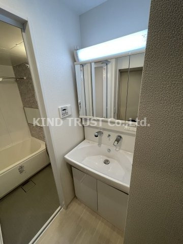 アザレア梅田の洗面所|脱衣スペースもあります