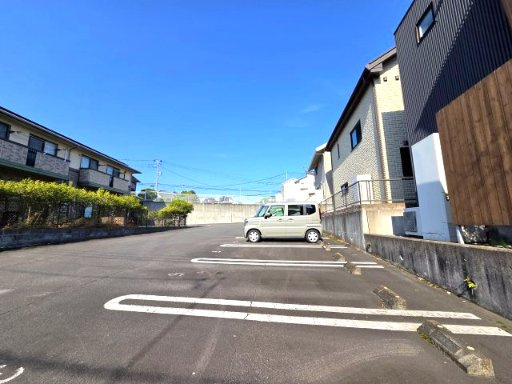 ヴェルフェルムの駐車場