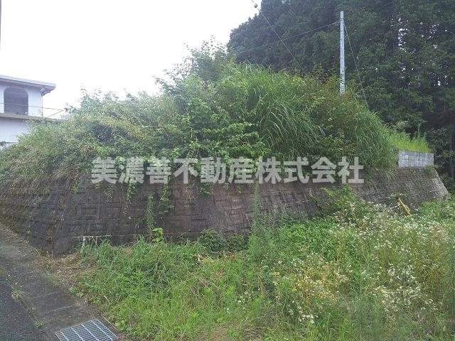 ５５２７１　関市千疋北土地の外観