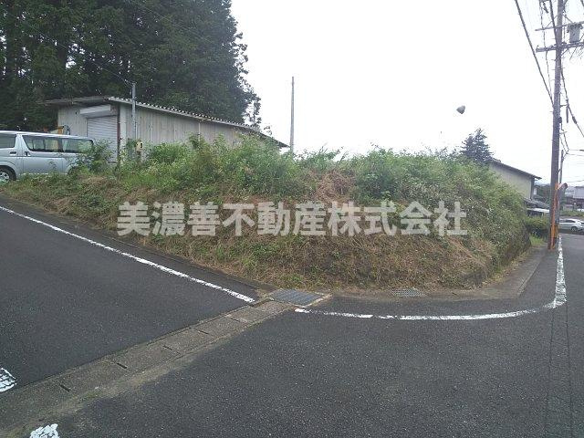 ５５２７１　関市千疋北土地の前面道路含む現地写真