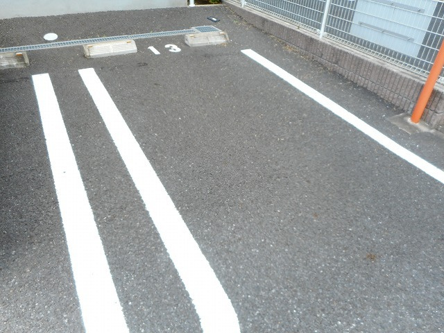 グレイスフル Ｂの駐車場