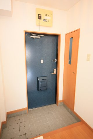 ハイツうみの玄関