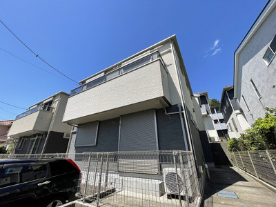 【外観】 | ラルーチェB | 独立性の高い1フロア1住戸の2階建てアパート♪小田急多摩線「栗平」駅まで徒歩7分！通勤通学はもちろん、お買い物やお出かけにもGood☆