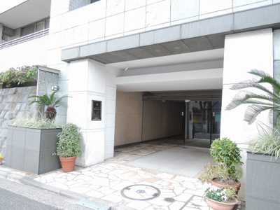 【エントランス】 | サンクタス横浜紅葉坂 | JR京浜東北線、ブルーライン「桜木町」駅徒歩8分、京急本線「日ノ出町」駅徒歩8分。
通勤時間の短縮でご家族と過ごす時間を増やす事が出来ます。
