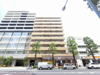 【外観】 | ブルーライン「伊勢佐木長者町」駅徒歩3分、JR京浜東北・根岸線「関内」駅徒歩7分。
駅近ならではの便利な住環境も魅力的です。