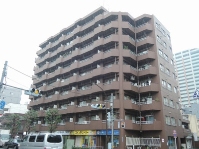 【外観】 | トーア大森マンション | 京急本線「大森海岸」駅徒歩3分！駅前には商業施設が充実しており買物利便性良好です。
南向きにつき日当たり良好、南向きにつき日当たり良好。テレワークもできるデスク新設♪