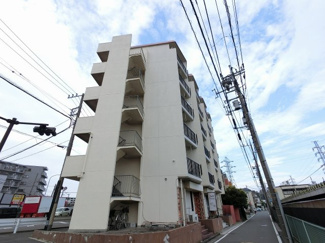 【外観】 | 東急東横線「大倉山」駅徒歩分、東急東横線・JR横浜線「菊名」駅徒歩9分と好立地。
両駅とも駅前でフラットアクセスです。