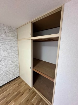 【収納】 | ノアズ・アークB | 洋室6帖のお部屋にある収納スペースです！天井高の収納スペースで荷物をたっぷり収納できます☆
