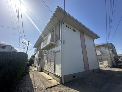 【外観】 | ノアズ・アークB | コンビニが近くて便利な立地の2階建てアパートです♪グリーンライン「川和町」駅・東急田園都市線「市が尾」駅まで徒歩圏内♪