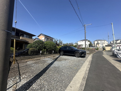 【駐車場】 | ノアズ・アークB | いつでも目の届く敷地内に駐車場があります♪お車をお持ちのファミリーさんにオススメです☆