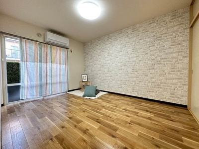 【洋室】 | ノアズ・アークB | 南向き洋室6帖☆陽当たり・風通しの良い角部屋です♪子供部屋や書斎・寝室など多用途に使えそう♪こちらのお部屋にもエアコンを完備◎