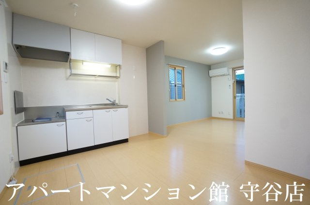 ハイツ・クレール坂東Bの居間・リビング