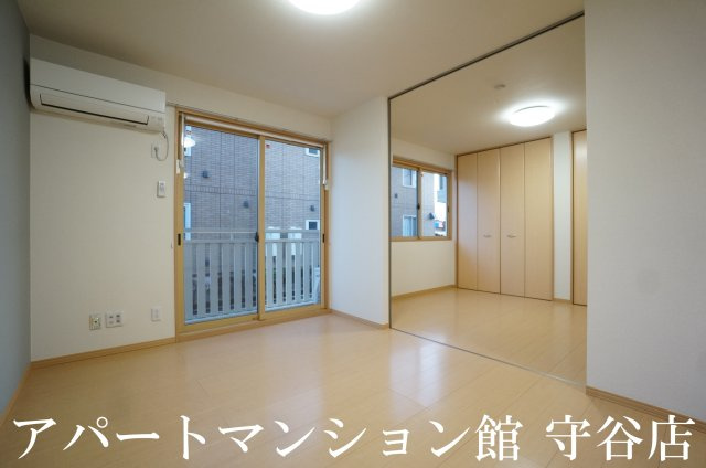 ハイツ・クレール坂東Bの居間・リビング