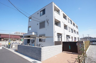 【外観】 | すっきり洗練された3階建てマンションです。