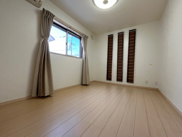 大阪狭山市半田２丁目一戸建の洋室