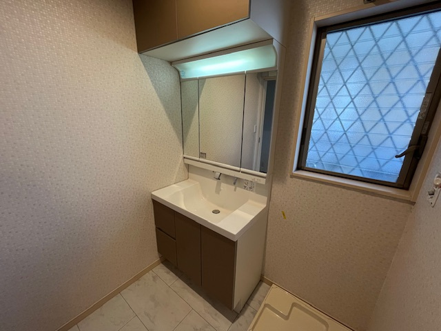 大阪狭山市半田２丁目一戸建の独立洗面台