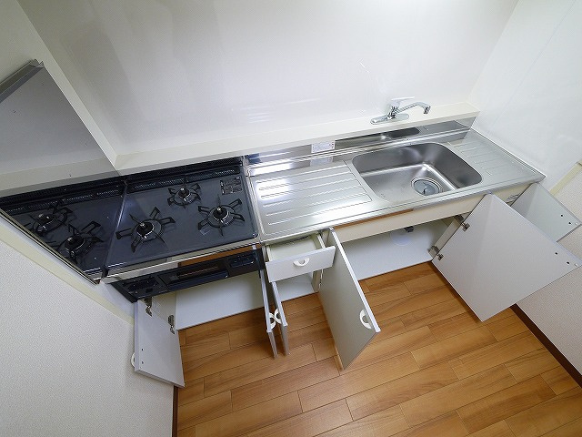 SSKビルのキッチン|コンパクトなキッチンで掃除もラクラク