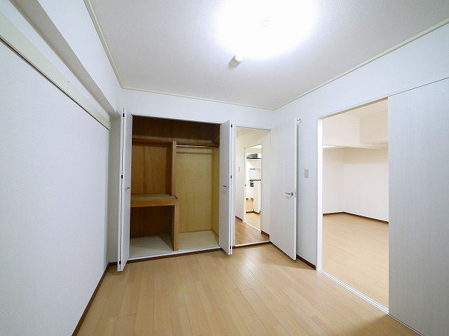 SSKビルの洋室|落ち着いた色調の洋室です