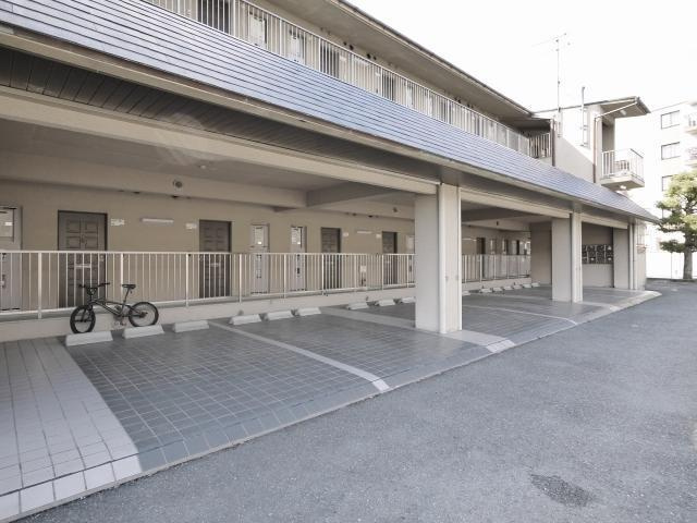 和州ロイヤルビルの駐車場|駐車場があります