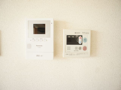【セキュリティ】 | ラフォーレ・ポワールⅢ | 訪問者の確認ができるＴＶドアホン付きです。