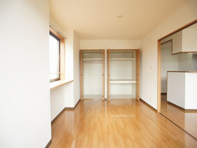 【収納】 | ラフォーレ・ポワールⅢ | 7.2帖の洋室♪使い勝手のある充実収納です。