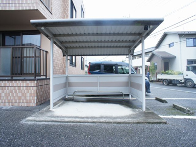 【その他共用部分】 | ラフォーレ・ポワールⅢ | 屋根付きの駐輪場があります♪