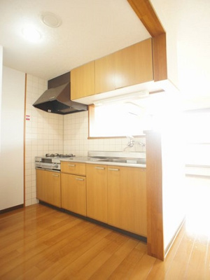 【キッチン】 | ラフォーレ・ポワールⅢ | お子様の様子を見ながらお料理できる対面キッチンです。