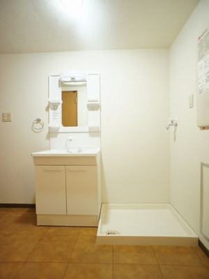 【独立洗面台】 | ラフォーレ・ポワールⅢ | 洗髪洗面化粧台、室内洗濯機置き場があります。