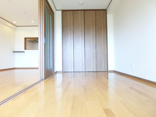 新栄プロパティー北野田Ⅱの洋室