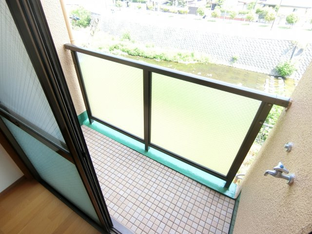 新栄プロパティー北野田Ⅱのバルコニー