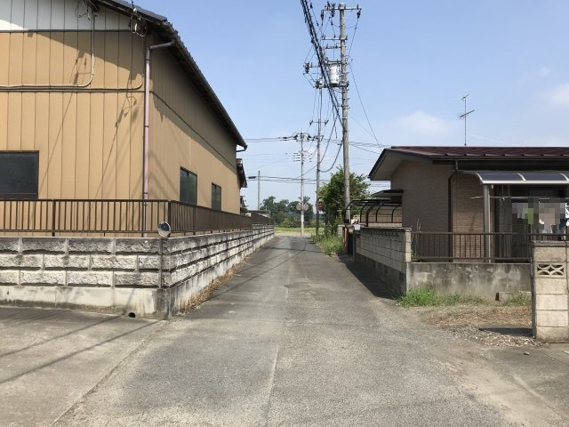 鴻巣市下忍の売地の前面道路含む現地写真|西側道路を北側から撮影
