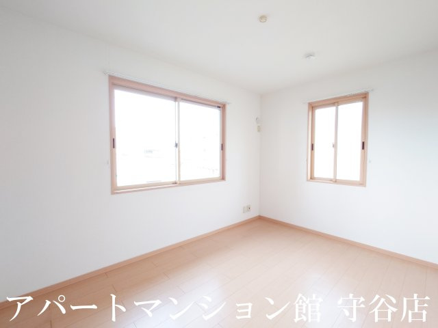 リビングタウン陽光台Aの寝室|反転です