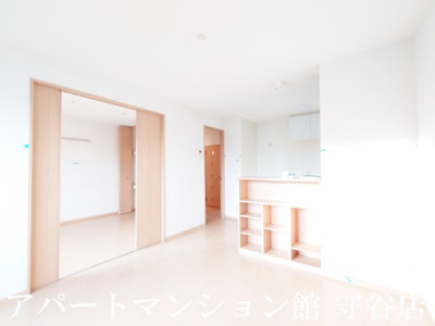 【居間・リビング】 | リビングタウン陽光台A | 反転です