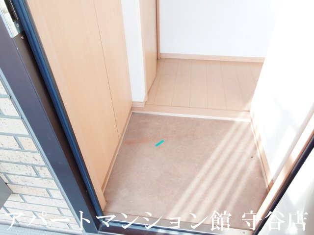 リビングタウン陽光台Aの玄関|反転です
