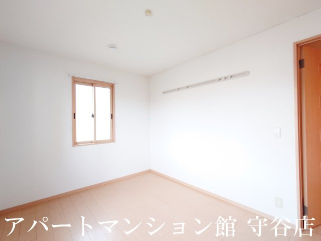リビングタウン陽光台Aの寝室|反転です