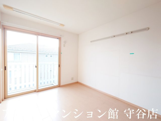 リビングタウン陽光台Aの寝室|反転です