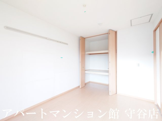 リビングタウン陽光台Aの寝室|反転です