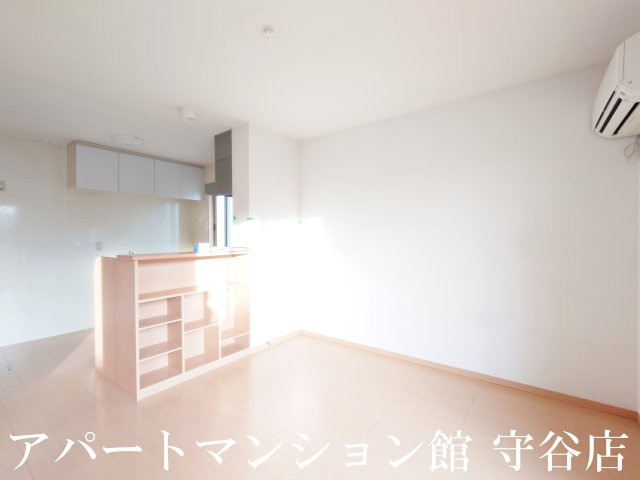 リビングタウン陽光台Aの居間・リビング|反転です