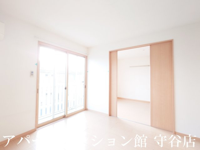 リビングタウン陽光台Aの居間・リビング|反転です