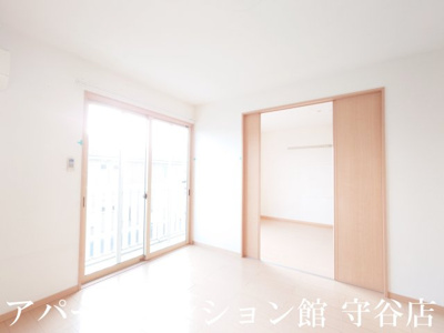 【居間・リビング】 | リビングタウン陽光台A | 反転です