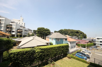 【展望】 | 周辺に高い建物・視界を遮る建物がないので眺望◎日当り風通しもGOOD♪
