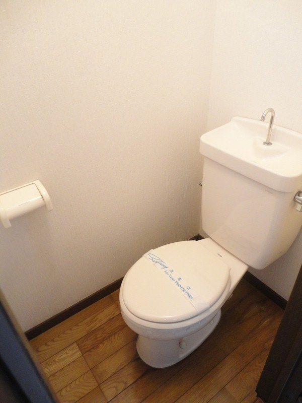 メゾンとびかた【キャッシュバック対象物件】のトイレ|清潔感のあるトイレです
